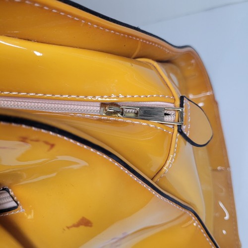 New FLAWED Carolyn Tucker Collection Bag Large Handles Straps Yellow Zipper - Picture 7 of 16