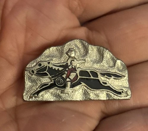 WW2 US Army Military 1st Tank Company DI Distinctive Insignia Pin Crest