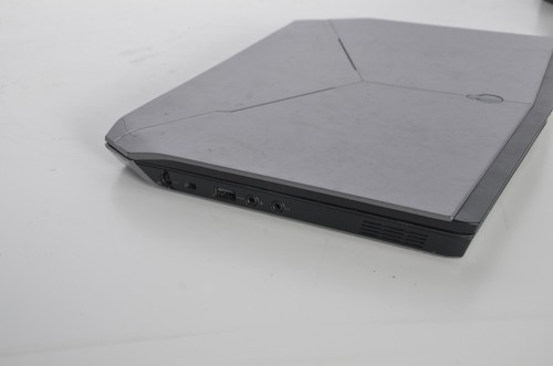 Dell Alienware 13 r1 I5-5200U 256 GB / 8 GB GTX 960M como está no arranca bloqueo de administración - Imagen 8 de 20