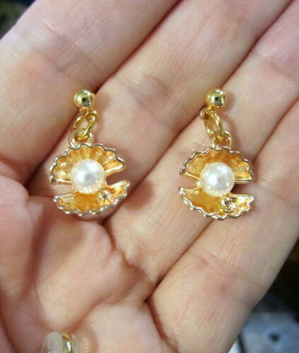 Pearl Sea Shell Earrings - Gold