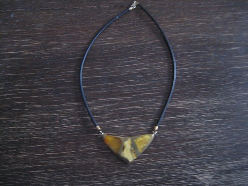 avantgardistische Designer Bernstein Collier Kette auf Holz Korpus Unikat - Picture 1 of 5