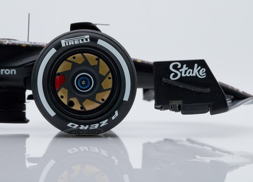 Alfa Romeo C43 Ferrari F1 Stake Orlen GP Las Vegas 2023 Zhou, Spark 1:18, 18S974 - Bild 4 von 6