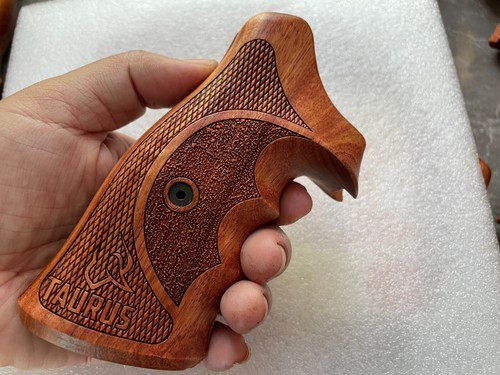 Nueva empuñadura de madera para Taurus TRACKER/JUEZ 17 44 415 425 450 617 627 692 Comprobador 05 - Imagen 6 de 11