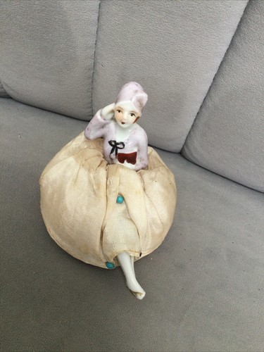 VINTAGE ART DECO FLAPPER HALF DOLL NADELKISSEN DAME MIT BEINEN