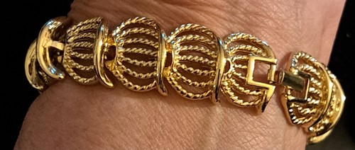 Vtg Unbranded 7-1/2" Gold Tone Bracelet - Picture 2 of 5