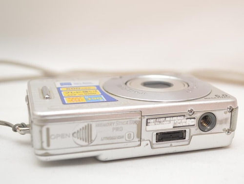Sony Cyber-shot DSC-W50 Silber Kamera mit Akku Japan Versand aus Japan - Bild 7 von 8