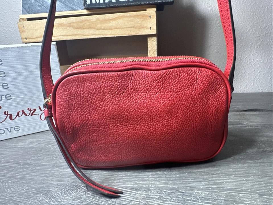BANANA REPUBLIC Red Leather Double Zip Pockets Crossbody PreOwned EUC MINT - Image 3 of 4