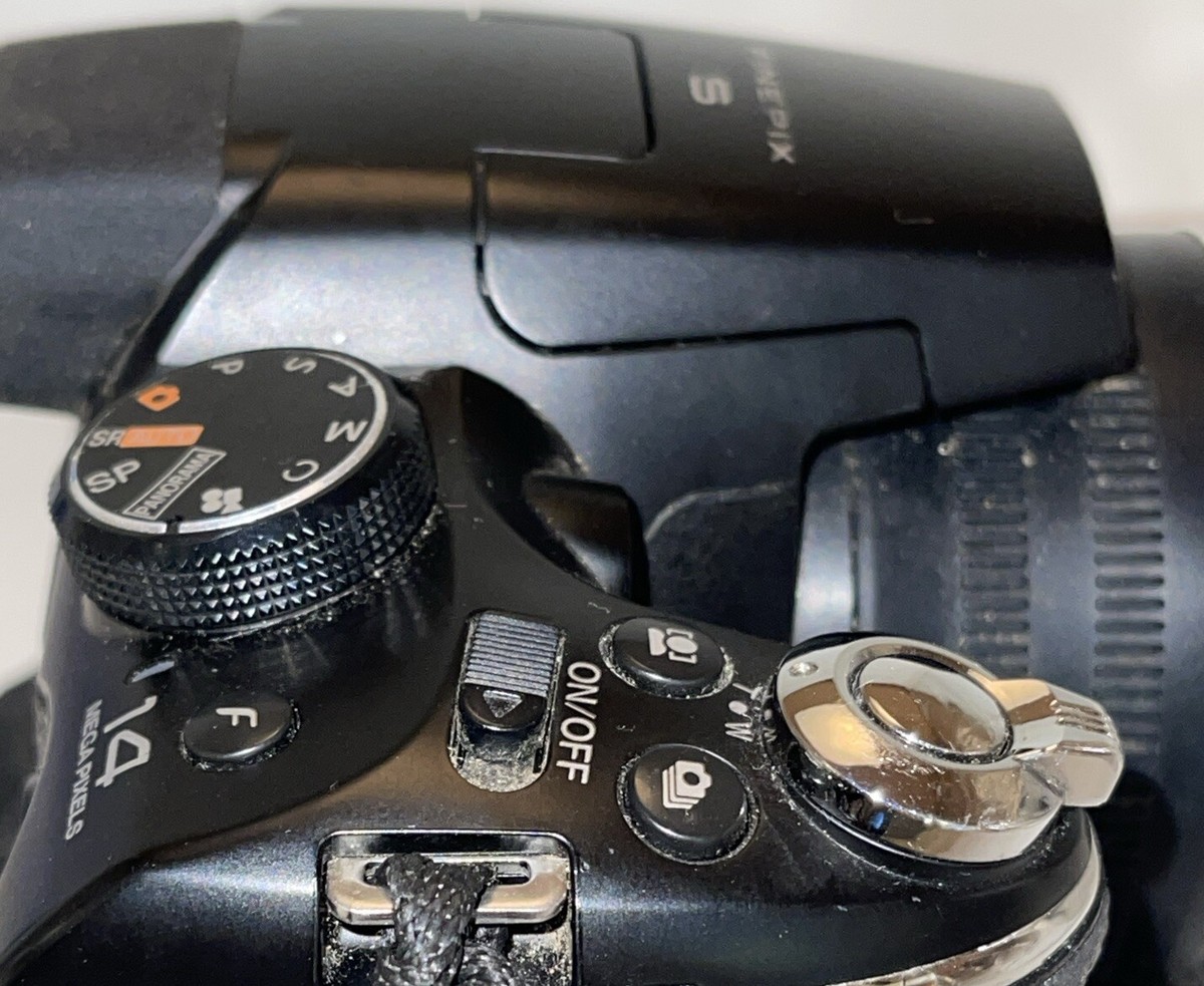 Fujifilm FinePix S Series S3280 14.0MP Digital Camera Fujifilm FinePix S Series S3280 14.0MP Digital Camera