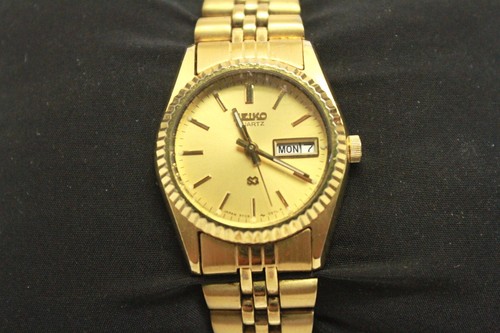 Seiko watch ladies day/date gold tone watch - Picture 2 of 6