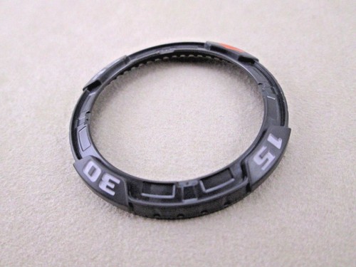Lunetta orologio plastica girevole originale Casio Pro Trek SPF-60 grigio scuro - Foto 2 di 5