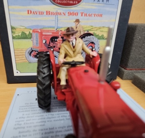 VINTAGE BRITAINS DAVID BROWN 900 TRACTOR WITH PLINTH 08716 BOXED - Picture 3 of 13