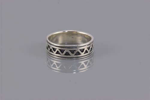 Anillo de banda con patrones en zigzag oxidados de plata esterlina de 6 mm talla: 6,5 - Imagen 5 de 7