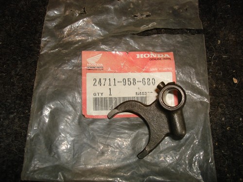 HONDA NOS OEM SUB TRANSMISSION SHIFT FORK ATC200E ATC200 ATC 200 24711-958-680 - Picture 1 of 2