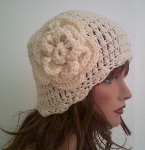 CREAM BONE FLOWER BEANIE CAP HAT HAND CROCHET BERET SKULL CAP CLOCHE TAM - Picture 4 of 5