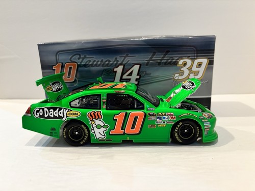 DANICA PATRICK .. signed 2012 .. GO DADDY .. ROOKIE .. 1/24 CAR - Picture 3 of 6