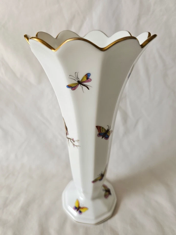 GORGEOUS HEREND ROTHSCHILD BIRD PATTERN VASE, CIRCA MID - LATE 20TH C - image 3 of 4