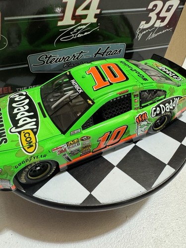 Danica Patrick #10 GoDaddy Irish 2013 1/24 Nascar Diecast - Picture 4 of 13