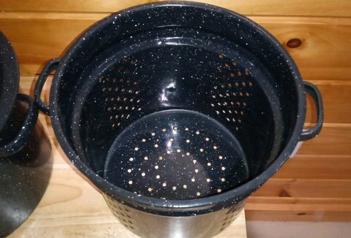 Vintage Small Black Speckled Enamel Seafood Steamer Pot 3pc Crabs Clams Shrimp - Picture 8 of 11
