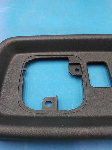 2003-07 Interior sides doors switch bezel Express Savana Chevy GMC RH - Picture 2 of 5