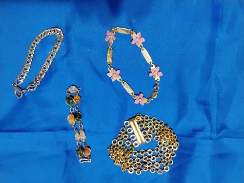 4 VTG Costume Jewelry Bracelets Pre-owned from the 70s/80s