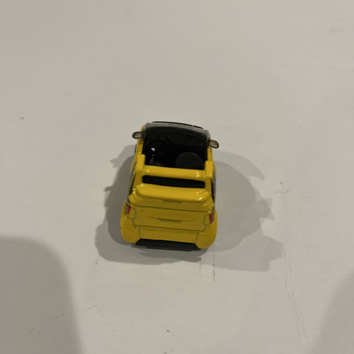 2001 MATCHBOX SMART FORTWO COUPE AUTOBAHN YELLOW 1:52 DIECAST 1 7/8" CAR - RARE - Picture 3 of 4