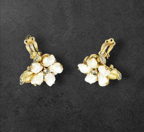 Vtg Crown Trifari Sorrento Pearl Baby Tooth Rhinestones Gold Tone Earrings 1959 - Picture 5 of 10