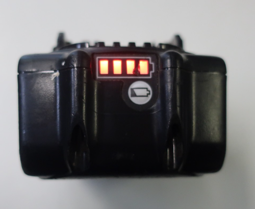 MAKITA 18V DC18RC BATTERY CHARGER WITH 4.0 Ah BATTERY - Picture 3 of 5