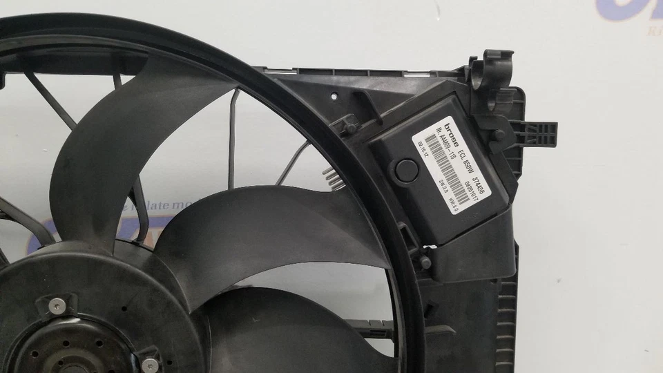 13 MERCEDES BENZ CLS63 AMG C218 5.5L RADIATOR FAN ASSEMBLY 2129061002 Foto 3 de 4