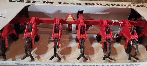 ERTL 4292 CASE IH 1840 CULTIVATOR 1:16 SCALE N.I.B. - Picture 4 of 9
