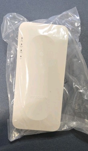 NETGEAR AX2400 Dual-Band WiFi 6 Extender Damaged Package  - Picture 3 of 3