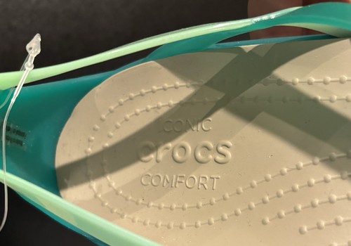 Sandalias Crocs Isabella Corte Tirantes Tropical Verde Azulado Planas Verano Mujer Talla 11 NUEVAS - Imagen 5 de 6
