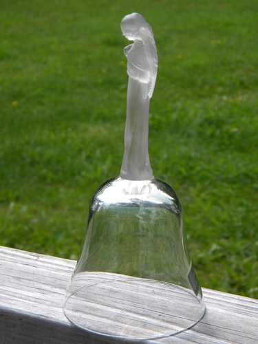 CAMPANA RELIGIOSA DE CRISTAL DE LEONARD ÁNGEL DE PLOMO SOPLADA A MANO ETIQUETA ITALIA ADJUNTA - Imagen 3 de 7