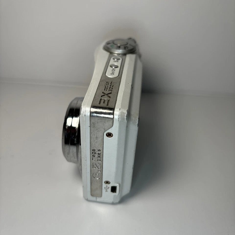 Kodak EASYSHARE C613 6.2MP Digital Camera For Parts Or Repair - Image 4 of 4