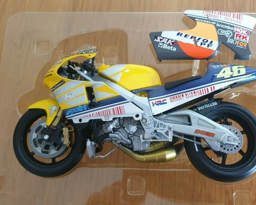 MINICHAMPS 1:12 HONDA NSR500 VALENTINO ROSSI 2001 LeMans Diecast Model Bike NEW  - Picture 6 of 12