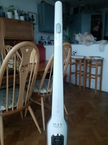 Bosch Athlet All Floor 25.5v Cordless Vacuum Cleaner Plus Accessories WORKING - Picture 3 of 9