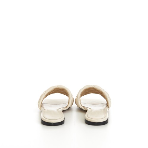 Sandalias planas acolchadas de cuero acolchado BOTTEGA VENETA 990$ - Sal marina - Imagen 8 de 12