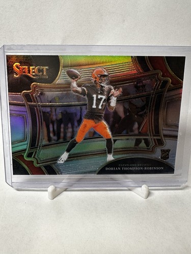 2023 Panini Select - Field Level Prizm #134 Dorian Thompson-Robinson (RC) - Foto 1 di 2