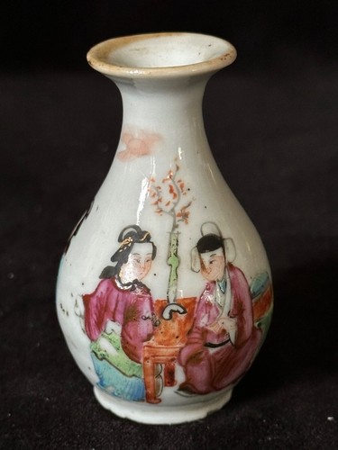 CHINESE EXPORT FAMILLE ROSE MANDARIN PORCELAIN TRIO WEE VASES 3+/- Inches c1840 - Picture 19 of 24