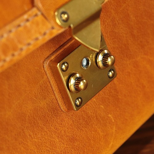 Genuine Leather Purse and Handbag for Women Retro Leather Crossbody Shoulder Bag - Picture 9 of 12