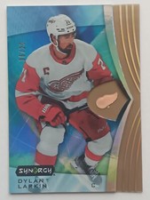 2023-24 UD Synergy Bounty Gold Dylan Larkin /25 Detroit Red Wings