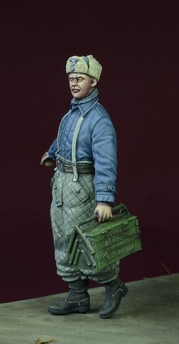 D-Day Miniature DD-35068 1/35 WWII Luftwaffe Mechanic 1942-45 - Picture 3 of 4