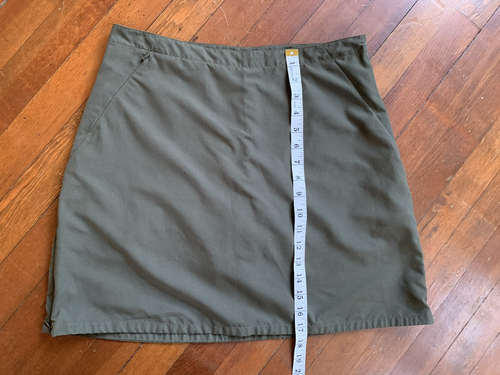 Patagonia Green Athletic Skort 6 Zip Pocket Hem Slits Athleisure Hiking Camping - Picture 10 of 15