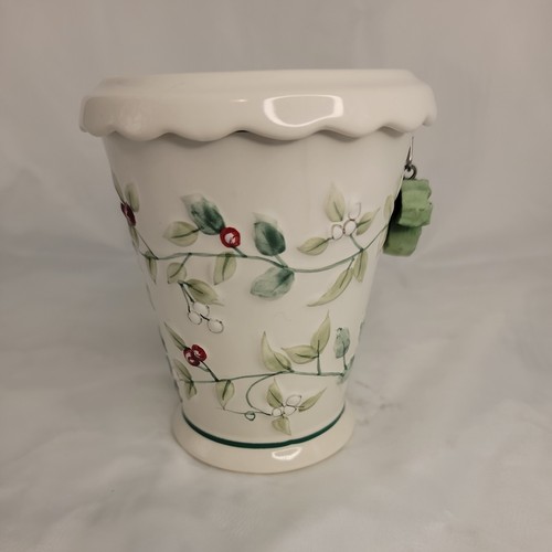 Pfaltzgraff Winterberry Embossed Mug with Lid & Tea Strainer Set Christmas - Picture 7 of 12