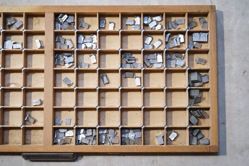 Vintage Letterpress Typecase Tray with (Palace Font)Script Italic Letters (2964) - Picture 6 of 8
