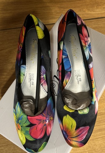 Angel Flex Black Vibrant Colors Tropical Floral Heels Closed Toe Pumps Shoes NWT - Picture 2 of 9