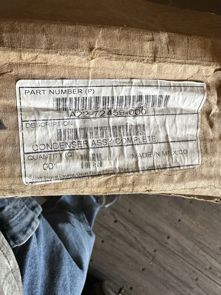 Condensador Freightliner aire acondicionado A22-72459-000 Foto 2 de 2
