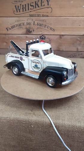 28cm Black and white coloured vintage style Recovery Truck made from metal tin - Video 1 of 1