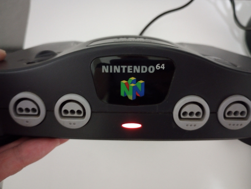 Nintendo 64 Pacchetto Completo Console, Controller, Memoria e Cavi Gioco SPEDIZIONE GRATUITA - Foto 5 di 9
