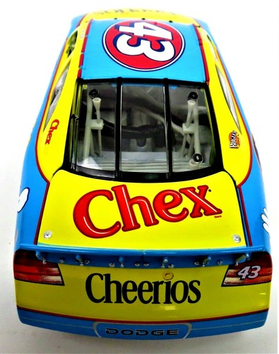 Dodge Intrepid 2004 escala 1/24 #43 Cheerios edición limitada nuevo - Imagen 5 de 12