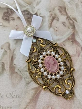 Victorian Shabby Chic Antique Style Pink Cameo Pearls Gold Christmas Ornament 